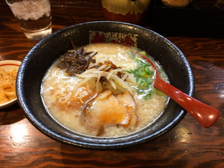 【美食。食記】東京 新宿 豆瓣鹹香 湯底醇厚 ラーメン 龍の家 新宿 小滝橋通り店 給喜歡一蘭的長髮女孩 拉麵 沾麵 推薦
