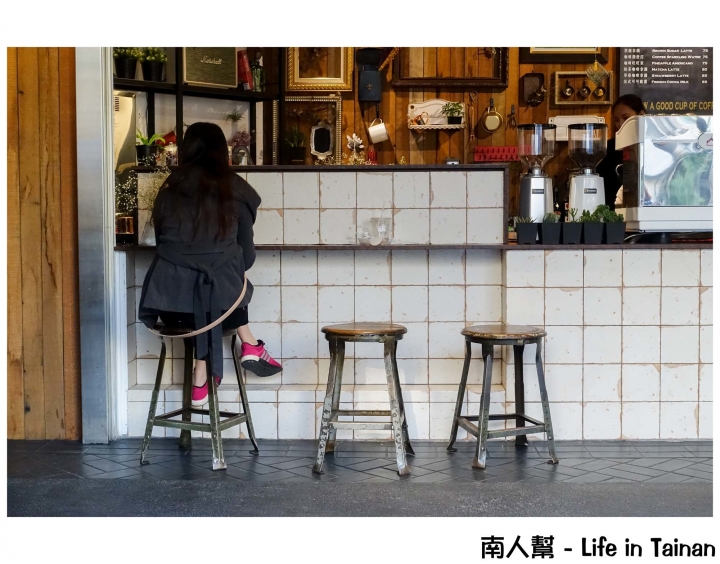 【台南中西區-咖啡館】市區轉角處世外桃源│完全是小編愛的風格│咖啡也很平價~花樓follow coffee