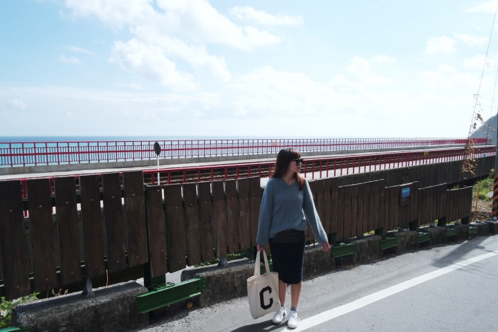 【台東太麻里│景點】多良車站│再往上走些多良國小旁,海天一線的發呆亭,人煙稀少打卡美照在這裡拍