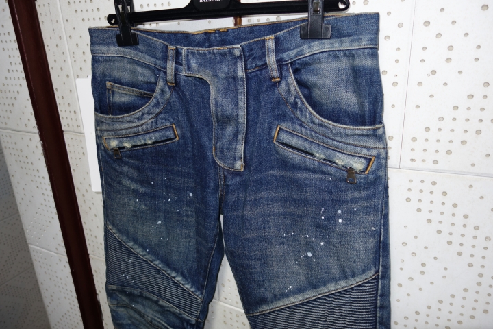 [分享] Balmain 18cm BLUE PAINTED  &  16cm BLACK WASHED DISTRESSED BIKER JEANS