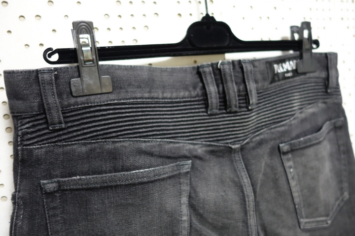 [分享] Balmain 18cm BLUE PAINTED  &  16cm BLACK WASHED DISTRESSED BIKER JEANS