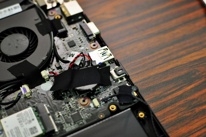 GIGABYTE P34K V7,搭配GTX1050 TI,讓效能持平桌機