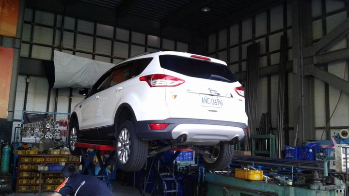 遲來半年的開箱 KUGA CG + 窮人的低調升級歷程 文+圖 有點多