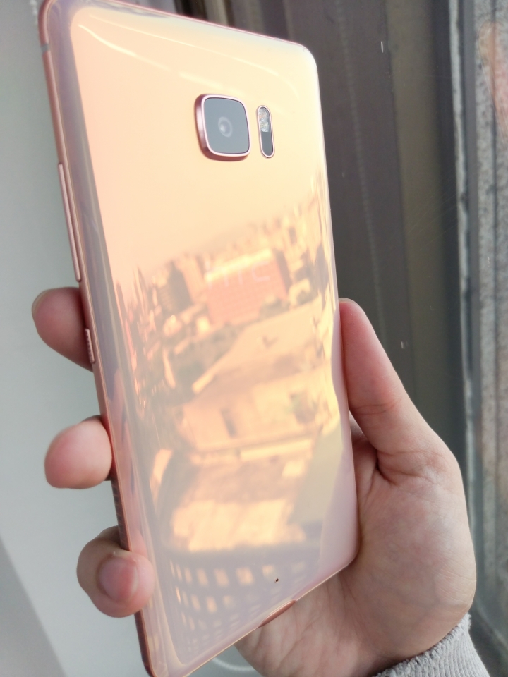 {放閃開箱} 彩妝粉HTC U Ultra