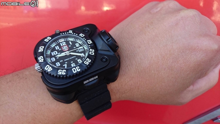 SureFire 2211 Luminox 錶身與燈分解