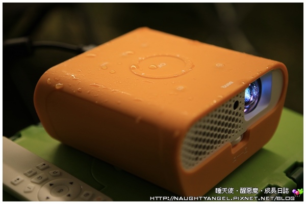 星空電影就靠它們了!露營的好伙伴~【BenQ GS1 LED露營機+BenQ treVolo S 靜電藍牙喇叭】
