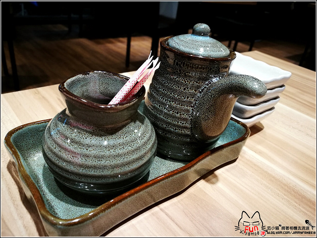 【新竹】魚町丼飯(東大店),CP高平價消費料多食材鮮美又好吃,值得再訪的口袋名單,平日用餐小雀幸天婦羅第二份只要,不點實在對不起自己,錯過你就藍瘦香菇了