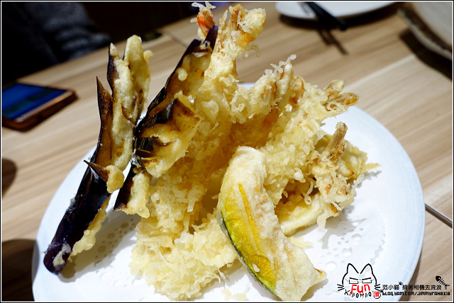 【新竹】魚町丼飯(東大店),CP高平價消費料多食材鮮美又好吃,值得再訪的口袋名單,平日用餐小雀幸天婦羅第二份只要,不點實在對不起自己,錯過你就藍瘦香菇了