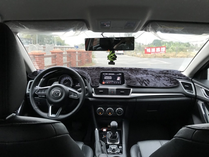 魂動紅Mazda 3 2017式開箱+使用心得分享~!