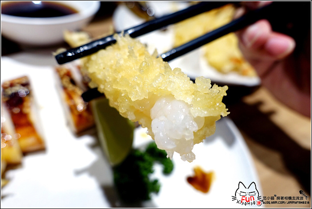 【新竹】魚町丼飯(東大店),CP高平價消費料多食材鮮美又好吃,值得再訪的口袋名單,平日用餐小雀幸天婦羅第二份只要,不點實在對不起自己,錯過你就藍瘦香菇了