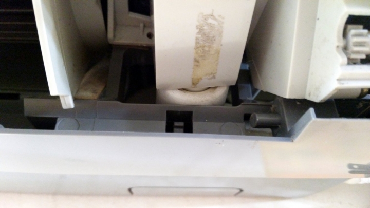 如何拆除冷氣水盤及排水管?(自行拆解、清洗聲寶分離式冷氣室內機遇到困難)