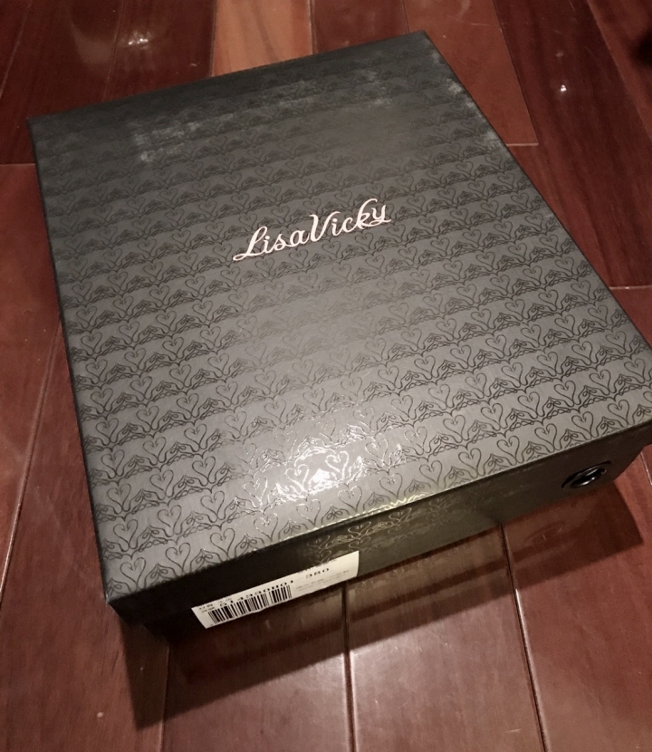 【開箱】LisaVicky後綁帶粗跟短靴