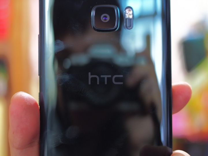 HTC U Ultra 黑色 不專業開箱評測