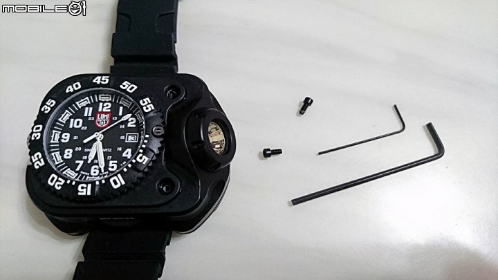 SureFire 2211 Luminox 錶身與燈分解