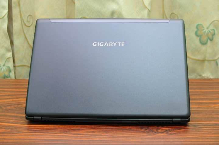 GIGABYTE P34K V7,搭配GTX1050 TI,讓效能持平桌機