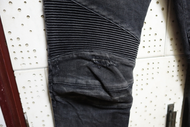 [分享] Balmain 18cm BLUE PAINTED  &  16cm BLACK WASHED DISTRESSED BIKER JEANS