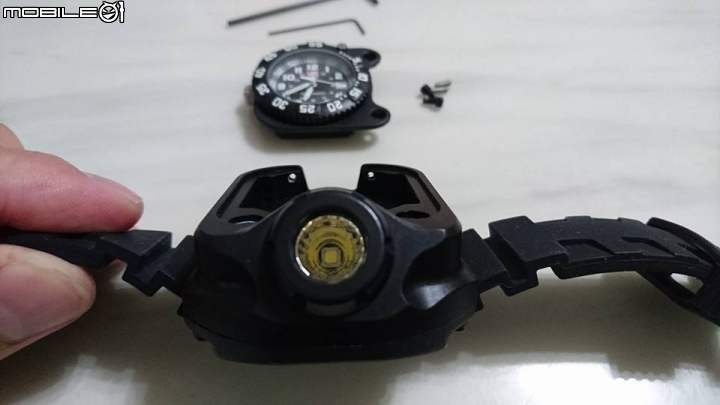 SureFire 2211 Luminox 錶身與燈分解