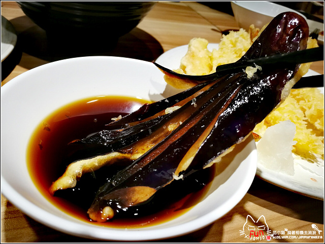 【新竹】魚町丼飯(東大店),CP高平價消費料多食材鮮美又好吃,值得再訪的口袋名單,平日用餐小雀幸天婦羅第二份只要,不點實在對不起自己,錯過你就藍瘦香菇了