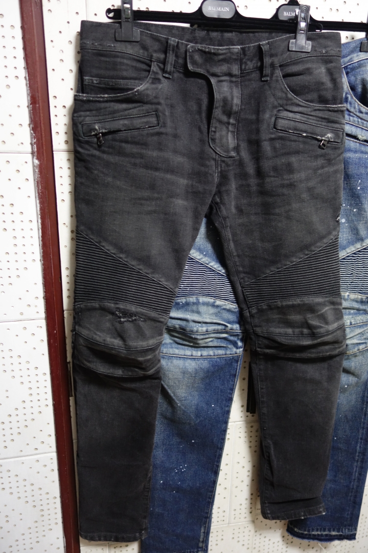 [分享] Balmain 18cm BLUE PAINTED  &  16cm BLACK WASHED DISTRESSED BIKER JEANS