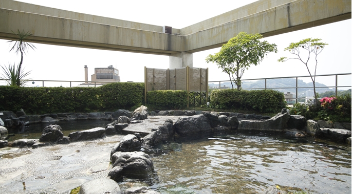 道後温泉花ゆづき 陽台有附足湯的溫泉旅館