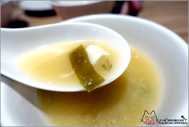 【新竹】魚町丼飯(東大店),CP高平價消費料多食材鮮美又好吃,值得再訪的口袋名單,平日用餐小雀幸天婦羅第二份只要,不點實在對不起自己,錯過你就藍瘦香菇了