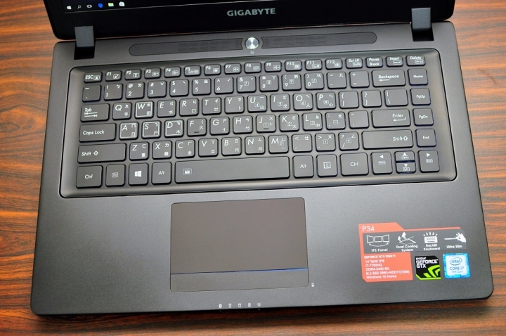GIGABYTE P34K V7,搭配GTX1050 TI,讓效能持平桌機