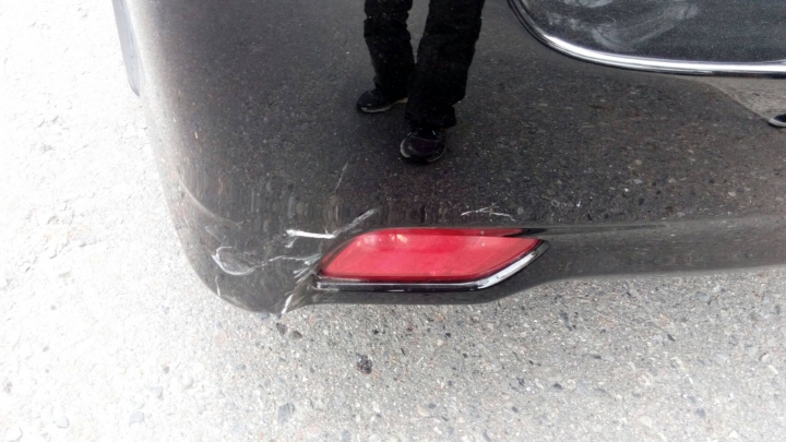 車禍擦撞賠償問題 請教~~(更新)
