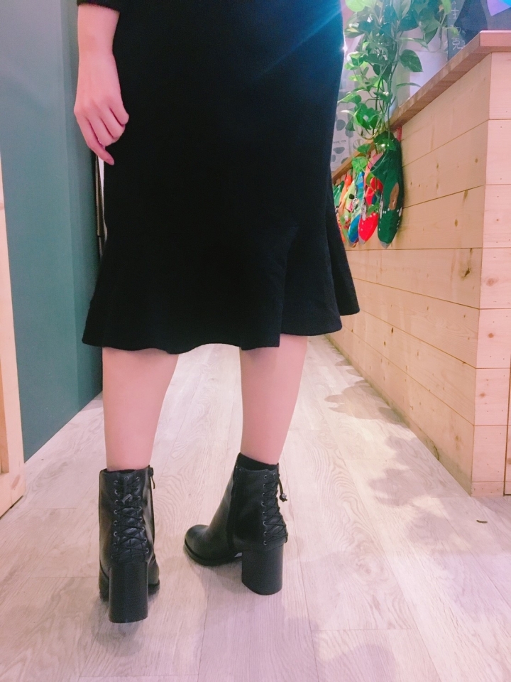 【開箱】LisaVicky後綁帶粗跟短靴