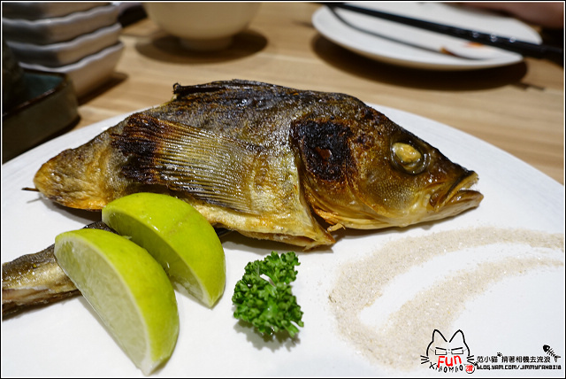 【新竹】魚町丼飯(東大店),CP高平價消費料多食材鮮美又好吃,值得再訪的口袋名單,平日用餐小雀幸天婦羅第二份只要,不點實在對不起自己,錯過你就藍瘦香菇了
