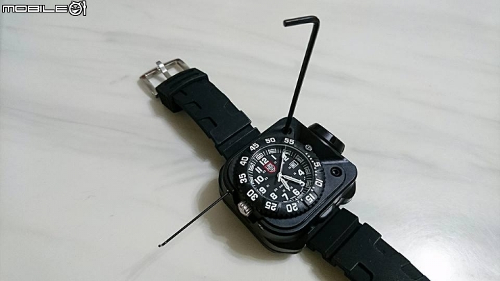 SureFire 2211 Luminox 錶身與燈分解