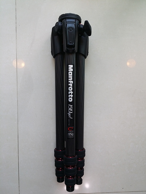 (第三次歸納)買Manfrotto(曼富圖)190系列或者055系列，鋁合金或碳纖維，球型雲台或三向雲台，請前輩們指導。