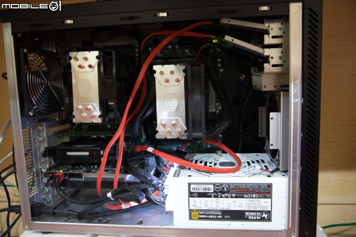Supermicro X10DAX 搭配AWS-1100V4雙路硬塞ATX機殼