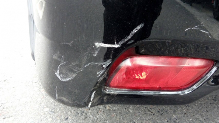 車禍擦撞賠償問題 請教~~(更新)