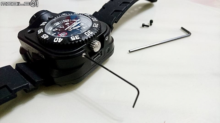 SureFire 2211 Luminox 錶身與燈分解
