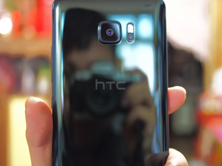 HTC U Ultra 黑色 不專業開箱評測