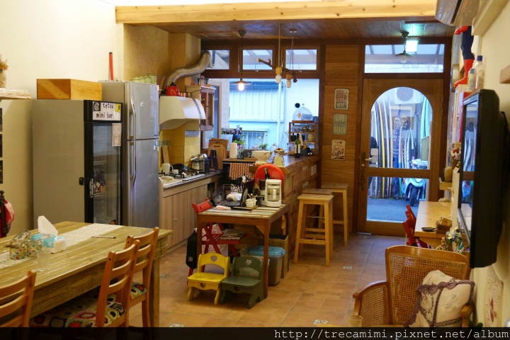 【旅遊-墾丁南灣】鐵宿TETSU-鬧中取靜木造風裝潢的寵物友善民宿,不限體型跟寵物隻數衝浪玩水一應俱全,好評推薦!