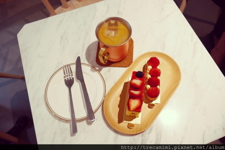 【食記】高雄青田甜作AOTa D&C-推薦新鮮草莓塔跟草莓芙蓮,甜點好拍又療癒也是寵物友善!