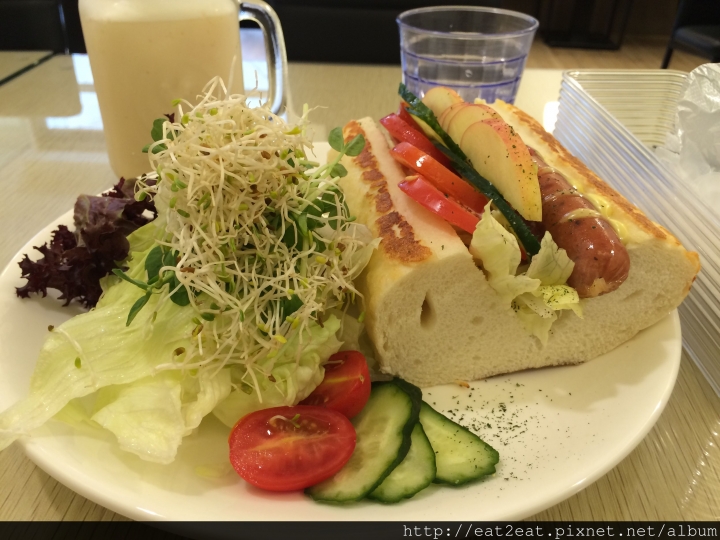 《新北板橋》 新埔站 莫拉Q複合餐飲/早午餐、日式丼飯、咖啡茶飲等
