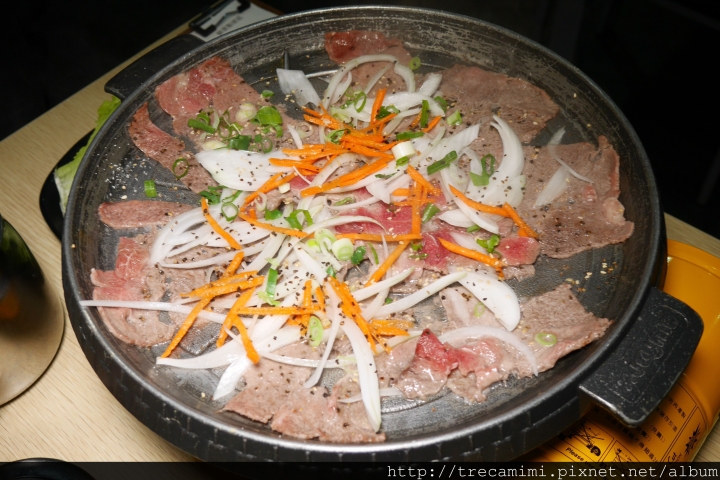 【食記】高雄韓咪達-好吃好飽好划算的韓式料理,CP值很高的部隊鍋跟免費無限供應的小菜!