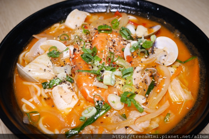 【食記】高雄韓咪達-好吃好飽好划算的韓式料理,CP值很高的部隊鍋跟免費無限供應的小菜!