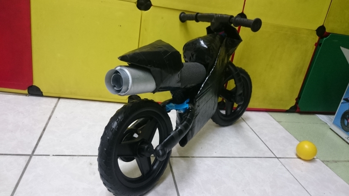 圓一個老爸的重機夢─狄卡儂滑步車變身小仿賽車