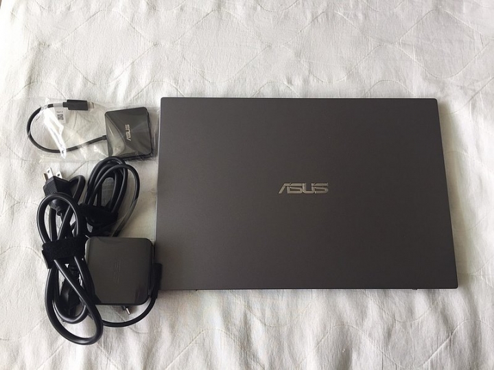ASUS B9440UA商用 輕薄筆電 開箱