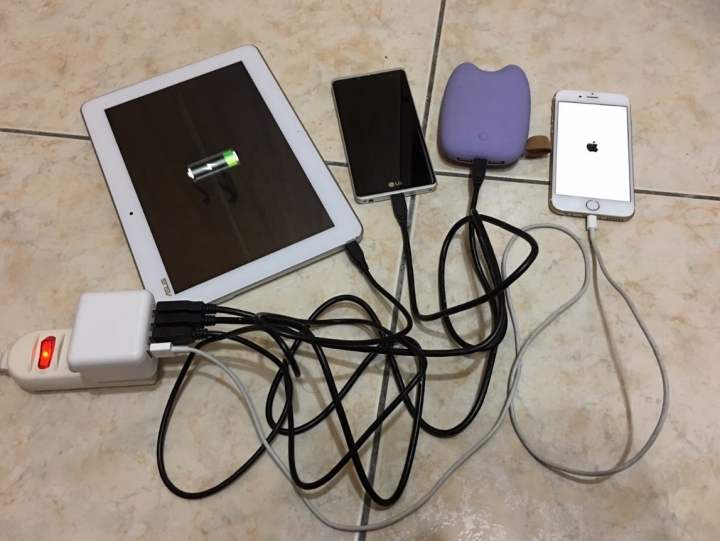 多輸出充電器開箱分享