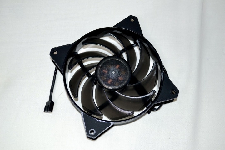 安裝簡易 平價高效 Cooler Master MasterLiquid Lite 120一體式水冷散熱器評測