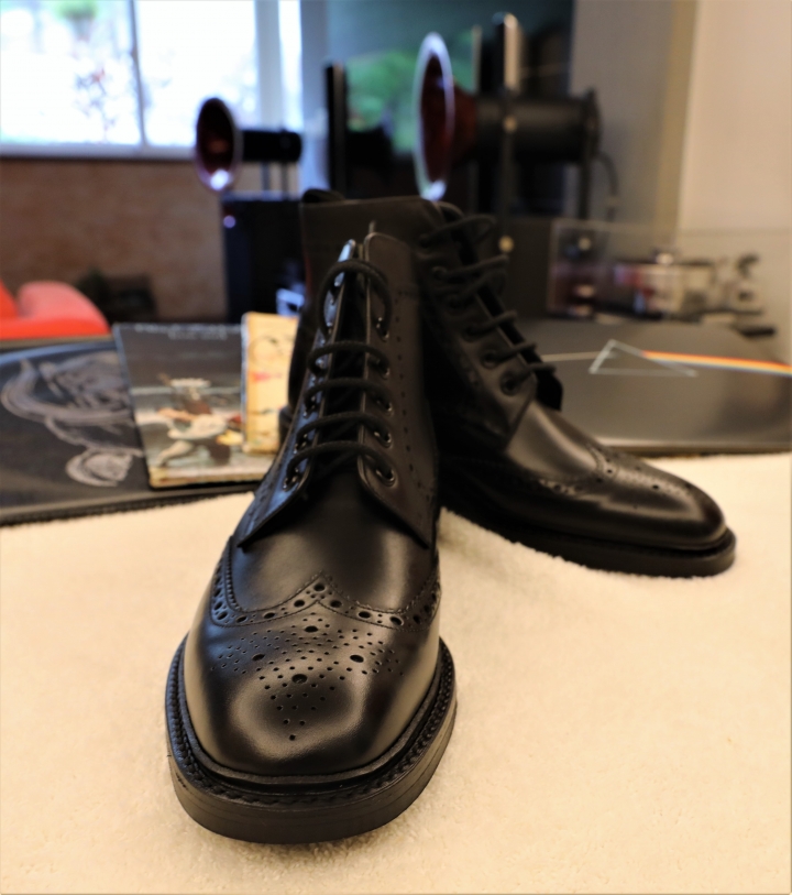 第二波 英式硬派 Loake Burford rubber-soled brogue boot 開箱