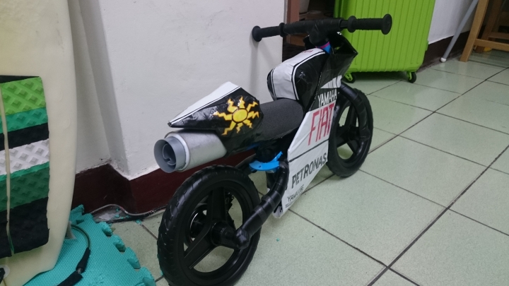 圓一個老爸的重機夢─狄卡儂滑步車變身小仿賽車