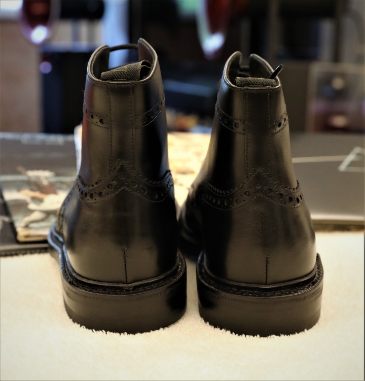 第二波 英式硬派 Loake Burford rubber-soled brogue boot 開箱