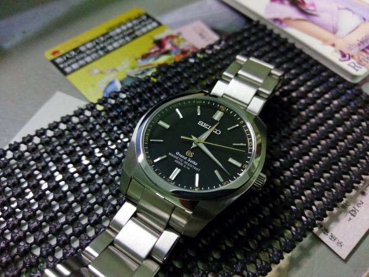 台灣限量抗磁款,意外的Bug ─ Grand Seiko SBGX089 微開箱