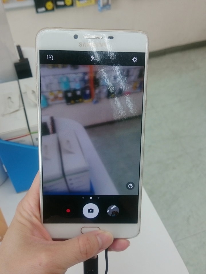 HTC U Ultra 和 Galaxy C9 Pro 用過的人會推薦嗎?