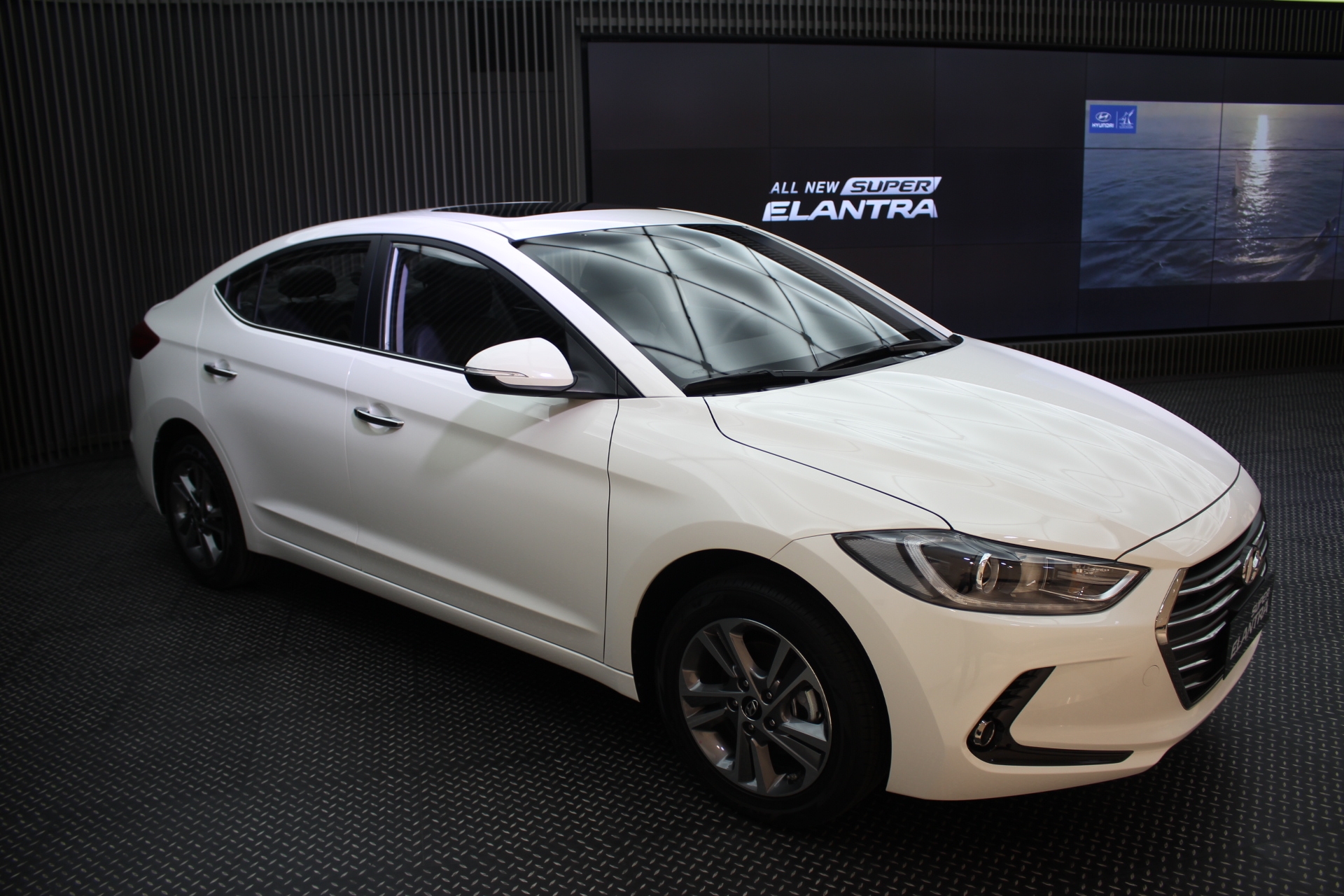 (6色全發+特仕版)「洗鍊歐風 超級進化」Hyundai Super Elnatra 試駕體驗分享